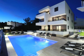 Villa Ankora 2 with heated pool